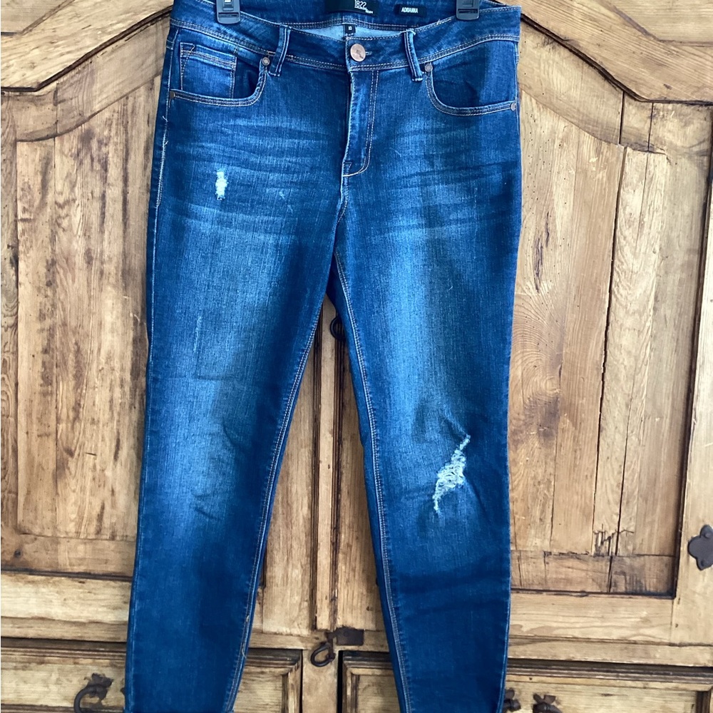 1822 Adriana distressed jeans